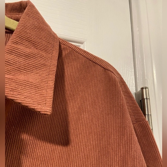 NWOT Tilly’s Love Tree Size M Pink Corduroy Cropped Long Sleeve Button Down Top - Picture 4 of 11